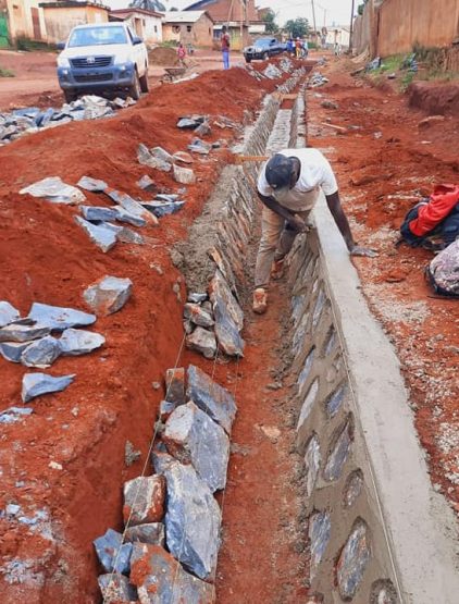 Les travaux de caniveaux continuent du côté de sabongari America 2