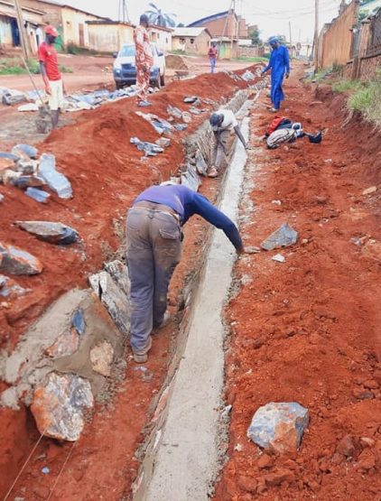 Les travaux de caniveaux continuent du côté de sabongari America 3