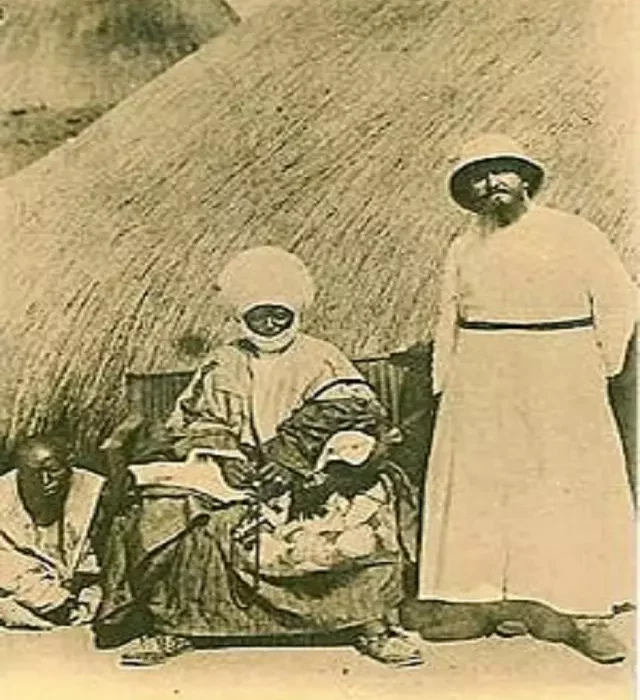 Missionnaire français avec le sultan de Ngaoundéré