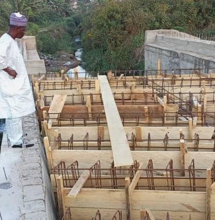 Evaluation de l&rsquo;état d&rsquo;avancement des travaux du pont qui relie Mbideng à Aoudi 2