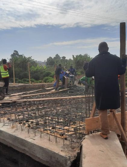 Evolution des travaux du pont qui relie Mbideng et Aoudi couler une couche des bétons 0