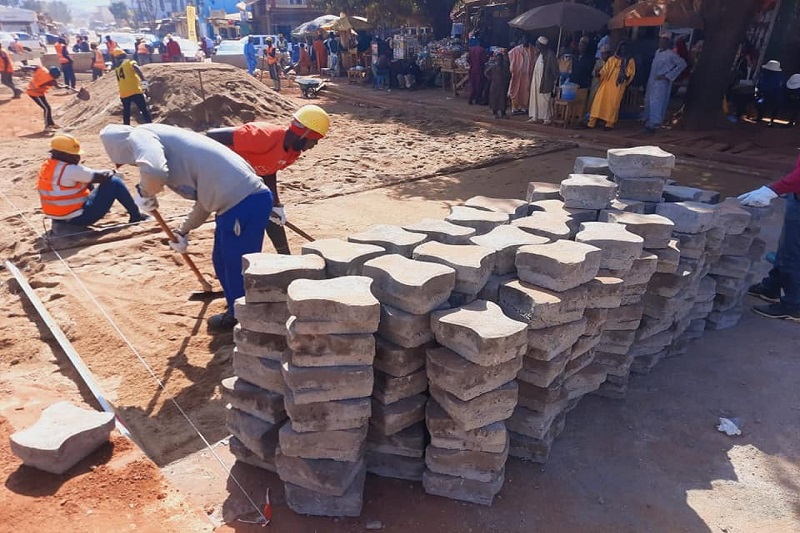 Le début de pose de pavé au carrefour texaco 4