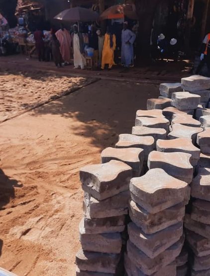 Le début de pose de pavé au carrefour texaco 5