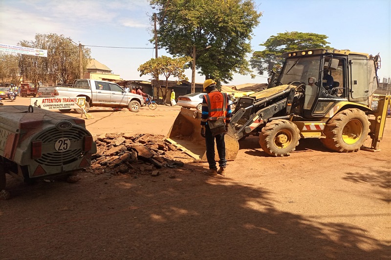 Reprise des Travaux de bouchage de Nid de poule dans les artères de la ville de Ngaoundéré acc