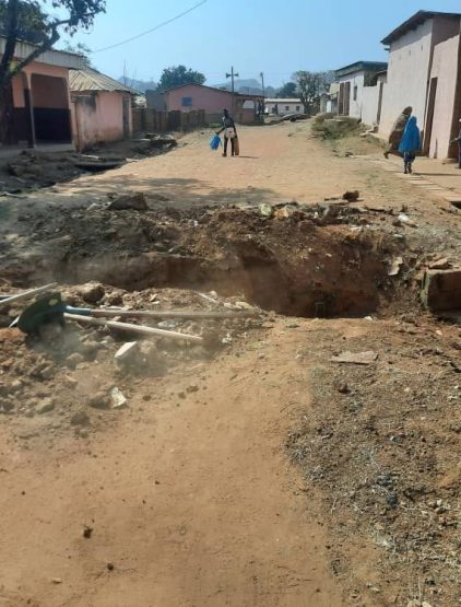 Travaux de Caniveaux et pose des buses sur le tronçon qui relie Taparé à Bayangari 1