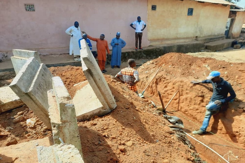 Travaux de Caniveaux et pose des buses sur le tronçon qui relie Taparé à Bayangari