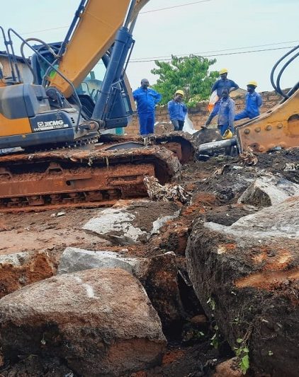 Travaux de déroctage pour l&rsquo;ouverture d&rsquo;une route au quartier sabongari gare
