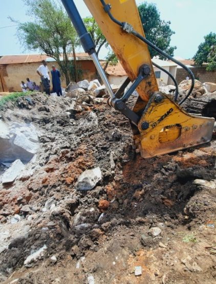 Travaux de déroctage pour l&rsquo;ouverture d&rsquo;une route au quartier sabongari gare