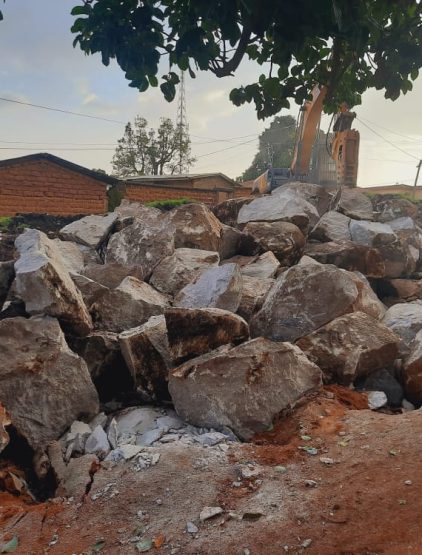 Travaux de déroctage pour l&rsquo;ouverture d&rsquo;une route au quartier sabongari gare 6