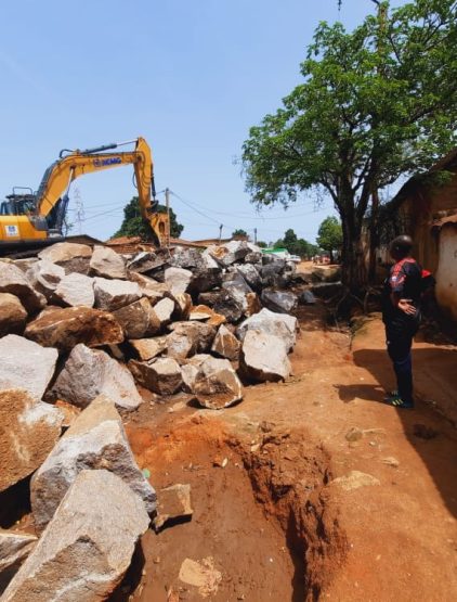 Travaux de déroctage pour l&rsquo;ouverture d&rsquo;une route au quartier sabongari gare 9