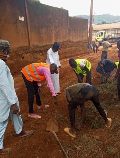 Travaux de remblayage et de curage de caniveaux au quartier Burkina 3