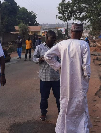 Travaux des caniveaux à la descente de la gare voyageur de ngaoundere 01