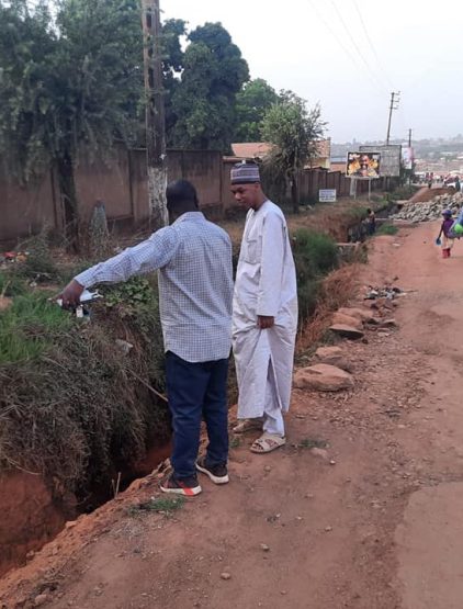 Travaux des caniveaux à la descente de la gare voyageur de ngaoundere 1