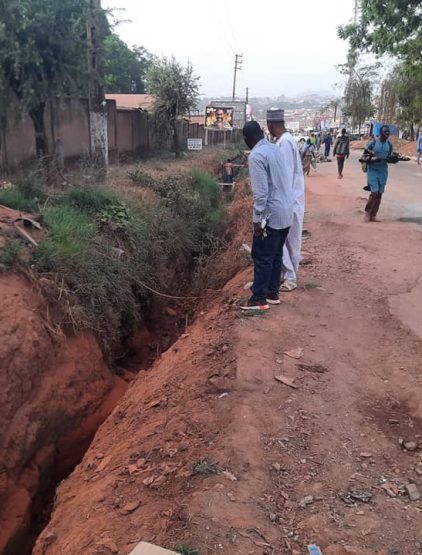 Travaux des caniveaux à la descente de la gare voyageur de ngaoundere 5