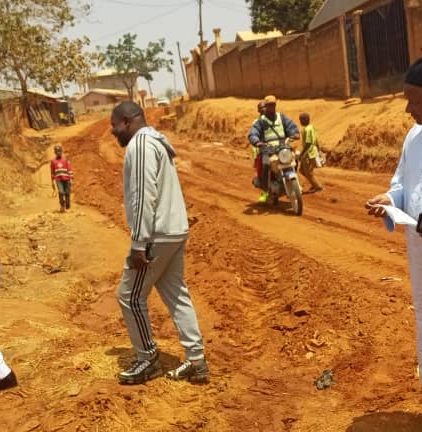 Travaux remblayament des voies du Quartier Mbamyanga Mayo 1