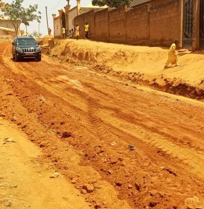 Travaux remblayament des voies du Quartier Mbamyanga Mayo 3