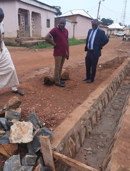 Visite de travaux de curage des caniveaux dans le quartier Haoussa et Belaka 3