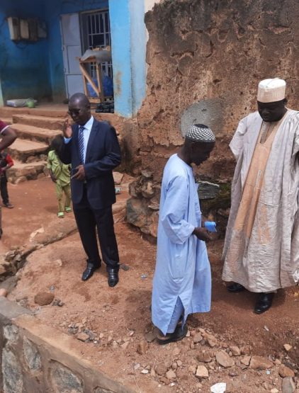 Visite de travaux de curage des caniveaux dans le quartier Haoussa et Belaka 5